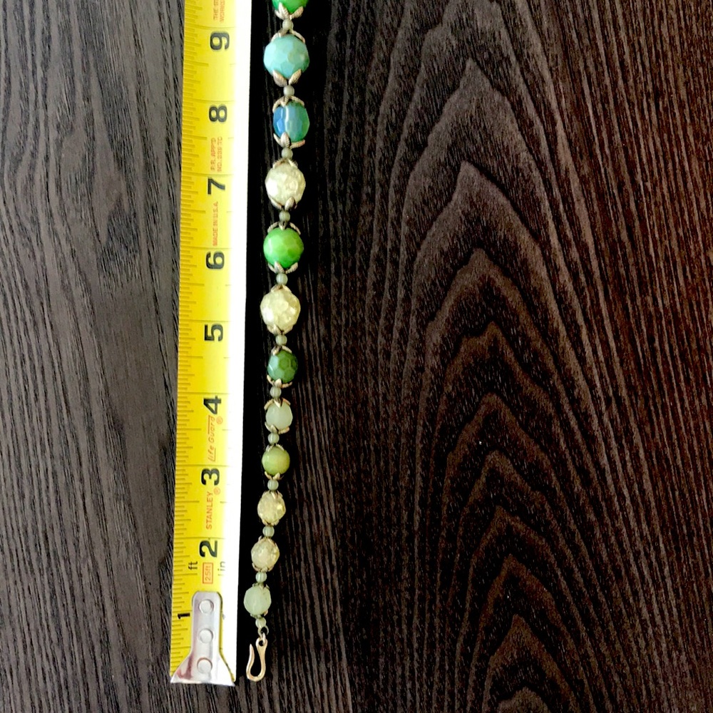 Fashion beaded necklace with gold tone  accents. - Picture 5 of 6